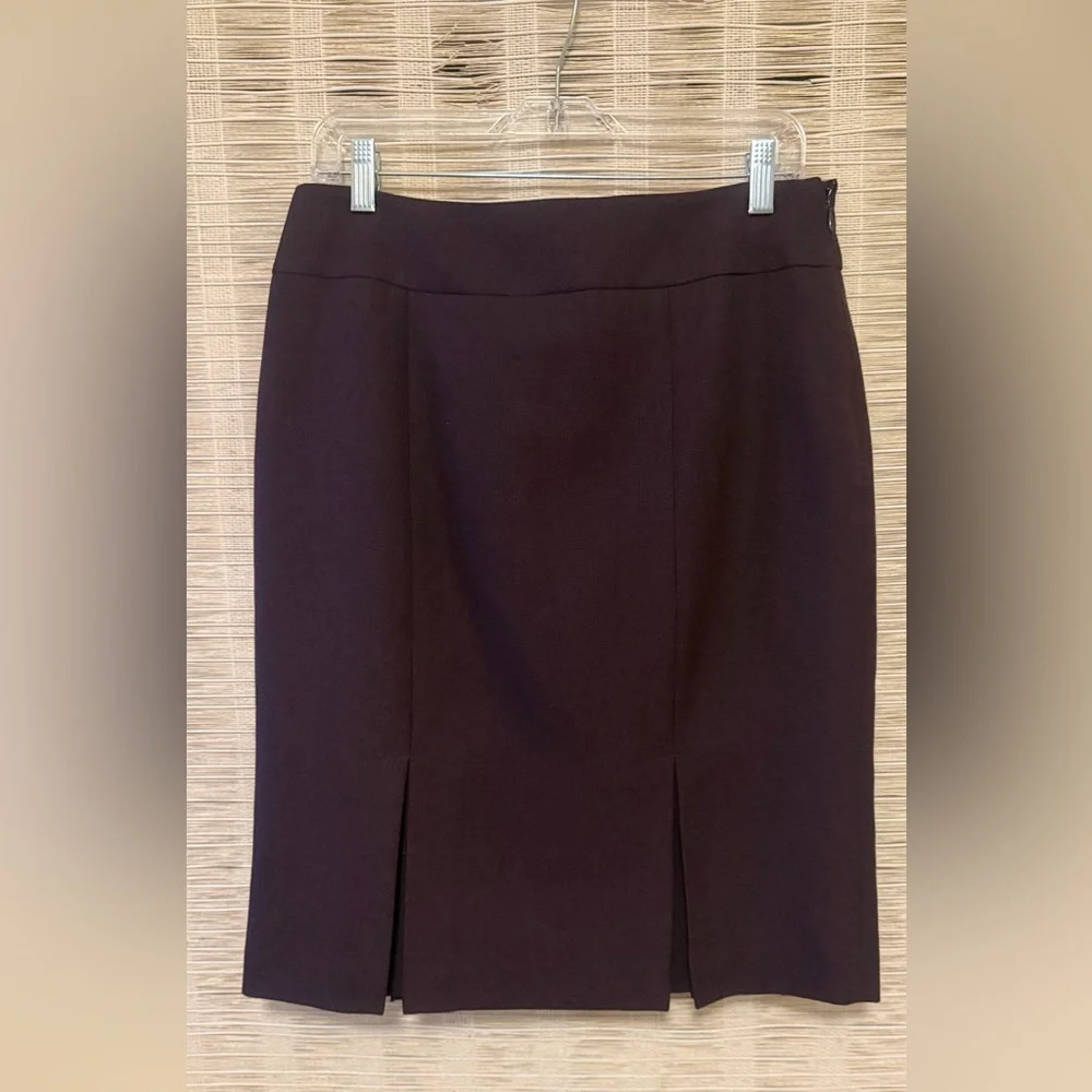 Le Suit Separates Women's Plum Skirt With Kick Two Pleats  In Front & Back Sz 8